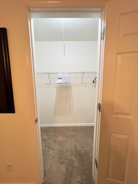 Building Photo - 1616 Green Valley Dr