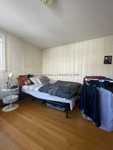 Building Photo - 9 Hillside St