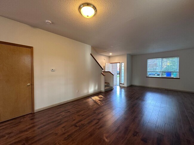Building Photo - Welcome to this spacious and inviting single-family home w/fully fenced backyard! New Carpet Inst...