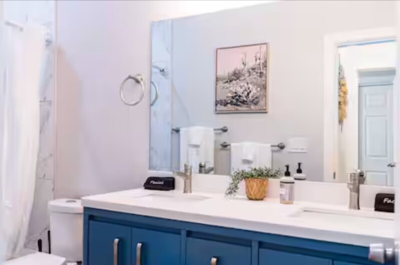 Building Photo - 814 W Arapahoe Ave