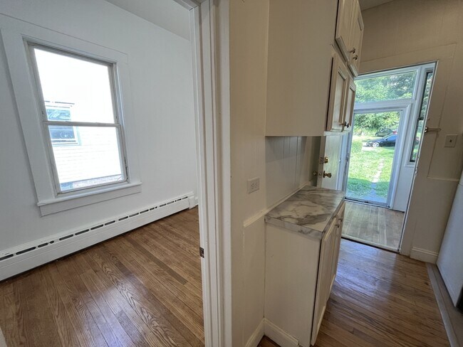 Building Photo - 191 N Hamilton St