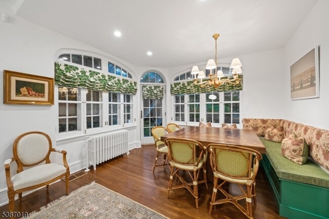 Building Photo - 655 Lake St