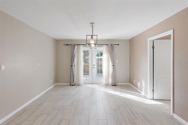 Building Photo - 5080 Oaklawn Ln