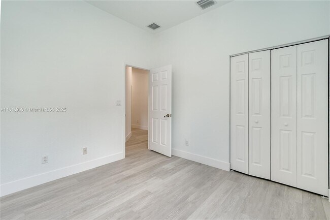 Building Photo - 4413 W Whitewater Ave