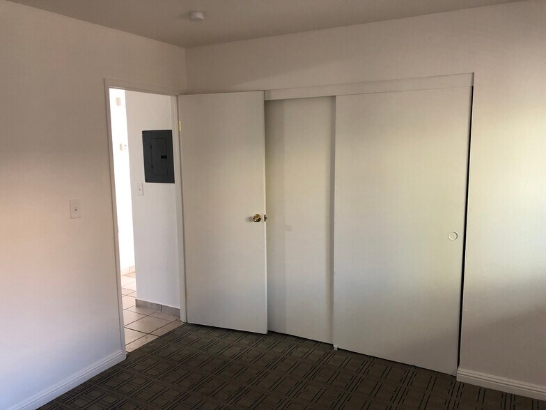 Building Photo - 2335 Daley St