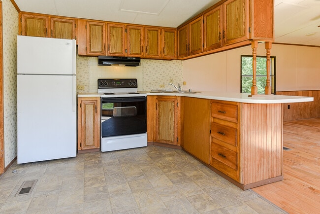 Building Photo - 16 Hilltop Dr