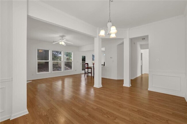 Building Photo - 3335 Briaroak Dr