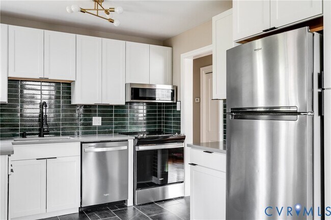 Building Photo - 3342 Grandview Dr