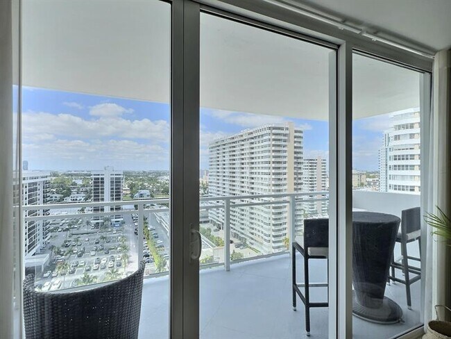 Building Photo - 2030 S Ocean Dr