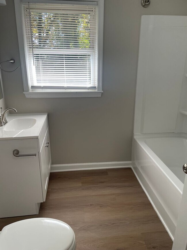 Building Photo - 10 W Twenty-Eighth St