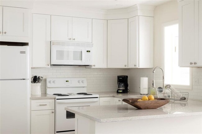 Building Photo - 143 Woodmere Square NW