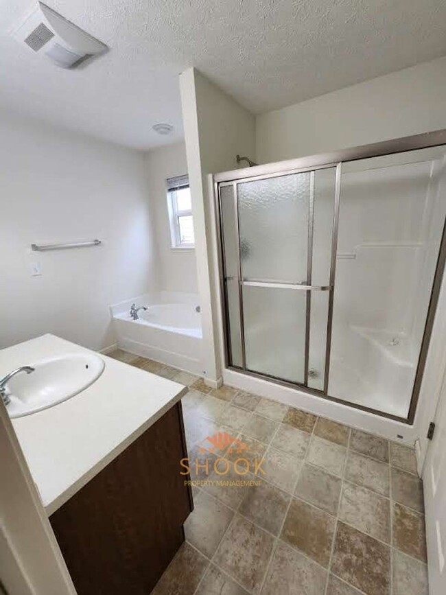 Building Photo - Available July 3rd! Cozy 3 BR Home in Lindberg Village