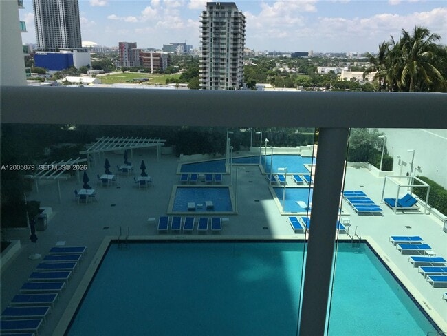 Building Photo - 1800 N Bayshore Dr