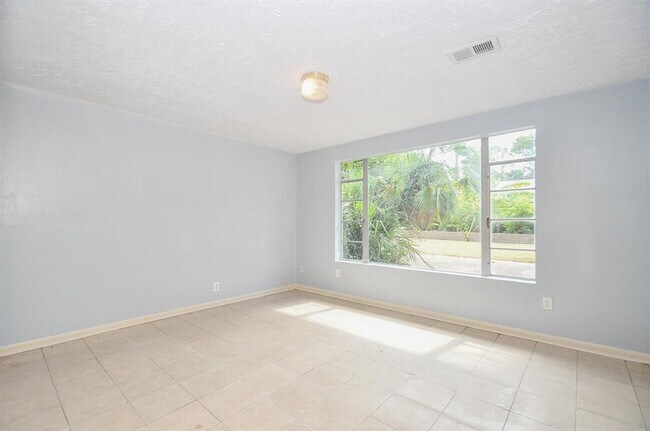 Building Photo - 1911 Wyndale St