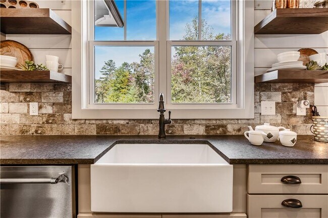 Building Photo - 6 Whisper Pl