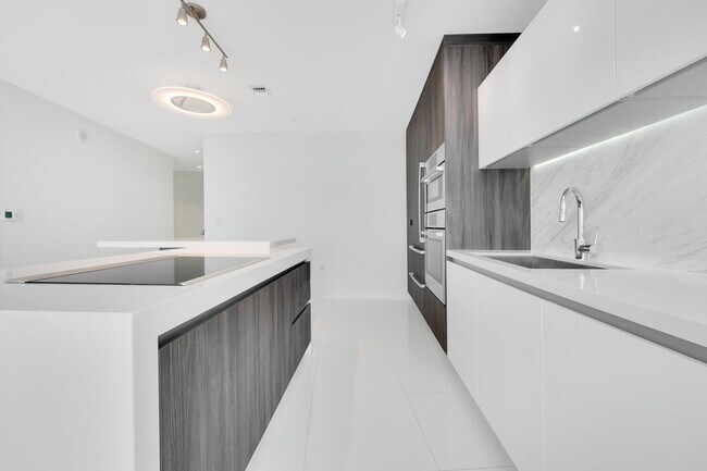 Building Photo - 851 NE 1st Ave