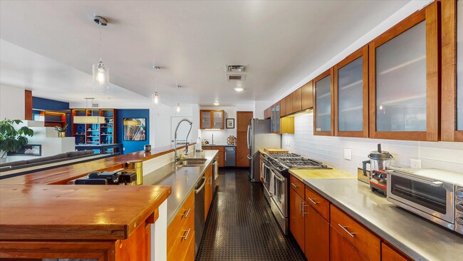 Building Photo - 3,400 SQFT CONDO IN DOWNTOWN CHAMPAIGN W/ ...