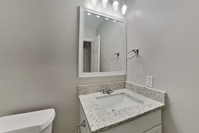 Building Photo - 2815 Fox Mountain Dr