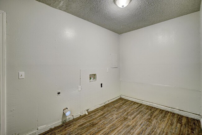 Building Photo - 3 bed 1 bath in Moore!