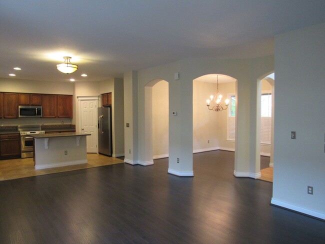 Building Photo - Rare Bradburn Single Family home including Carriage house