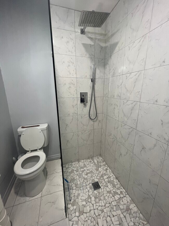 Building Photo - 207 Main St