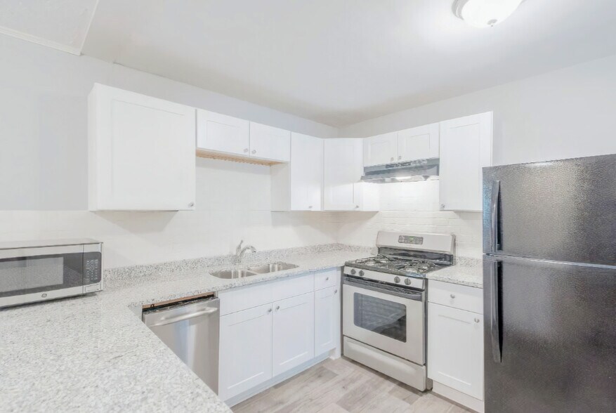 Building Photo - 2684 Loghaven Dr NW