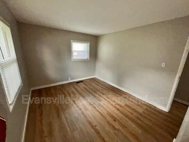 Building Photo - 300 N Park Dr