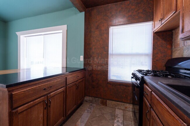 Building Photo - 421 N Emporia Ave