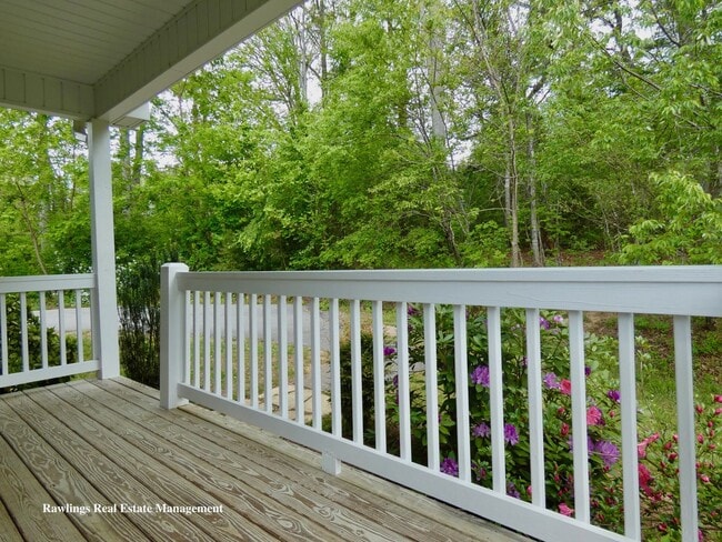 Building Photo - Modern Cottage in Fairview