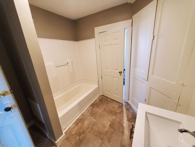 Building Photo - Large Single Family House Available Soon 3 Bed 1.5 Bath close to 490