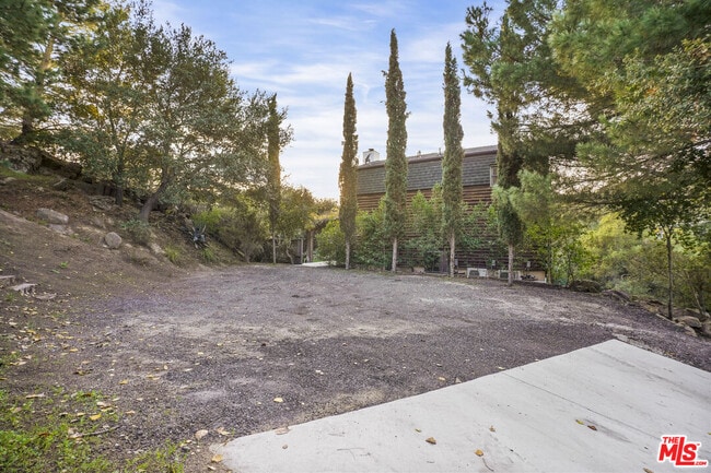 Building Photo - 373 Loftyhill Dr