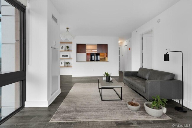 Building Photo - 175 Huguenot St