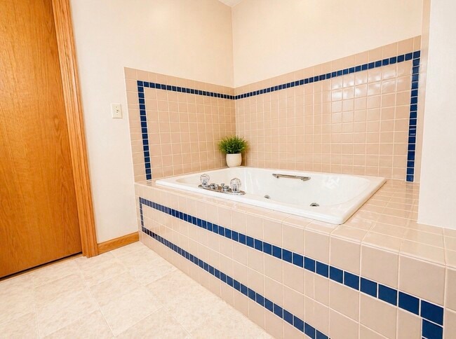 Building Photo - 209 Vivian Ln