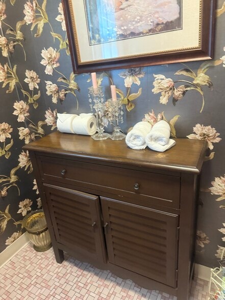 Full Bath - 6 Turner Rd