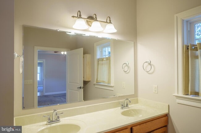 Building Photo - 2616 Greenport Dr