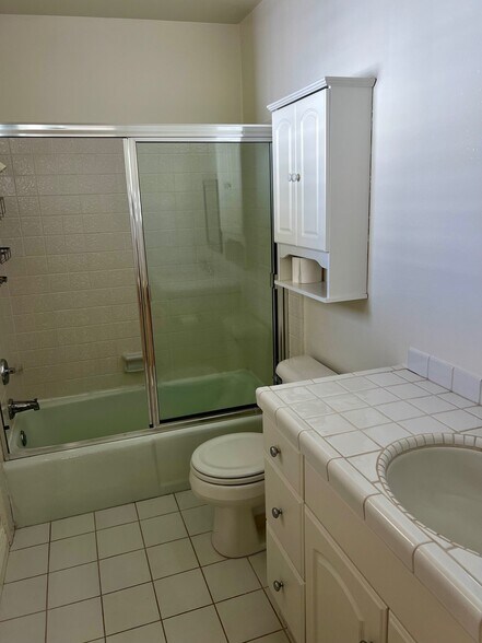 Building Photo - 1586 Palisades Dr