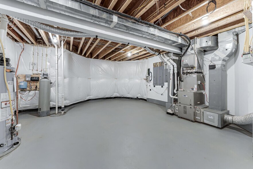 Building Photo - 829 Golden Arrow St