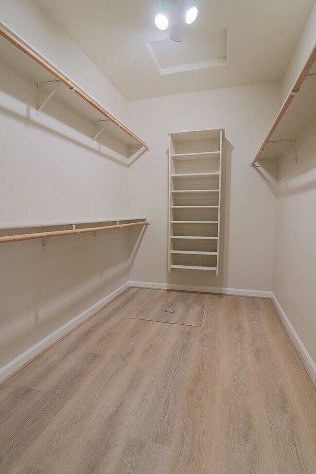 Building Photo - 8701 White Fir St