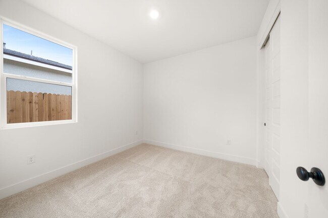 Building Photo - Brand New 4 Bedroom / 2 Bathroom for Lease in Southwest - Available for Immediate Move-In