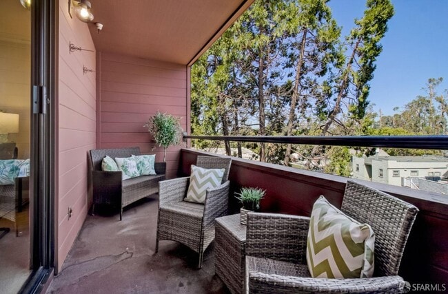 Building Photo - 1210 Bellevue Ave