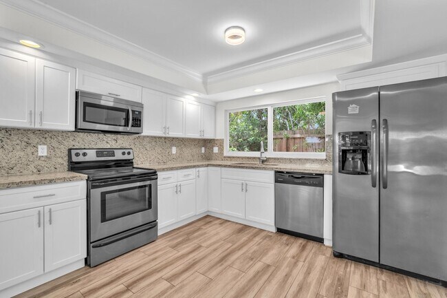 Building Photo - 1424 SW 13th Dr