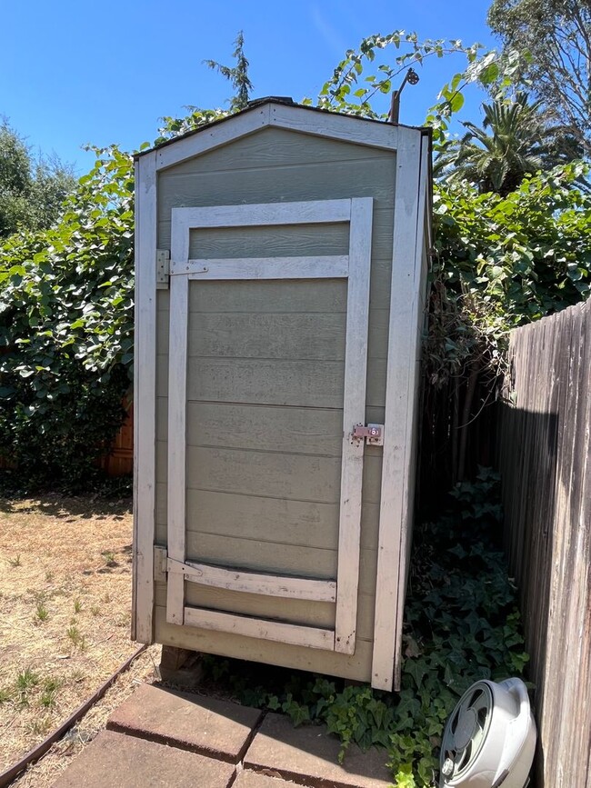 Building Photo - BEAUTIFUL UPDATED HOME IN EAST SAC!!