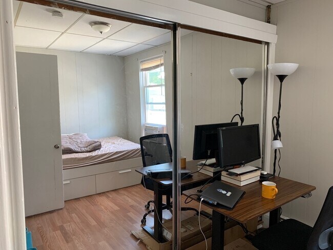 Building Photo - 13 Dodge St