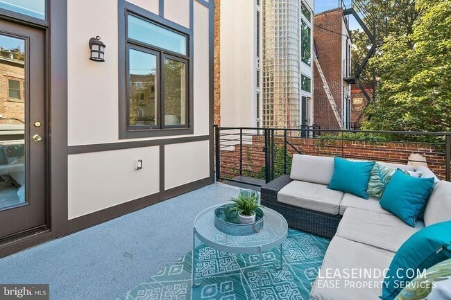 Building Photo - 1330 Vermont Ave NW