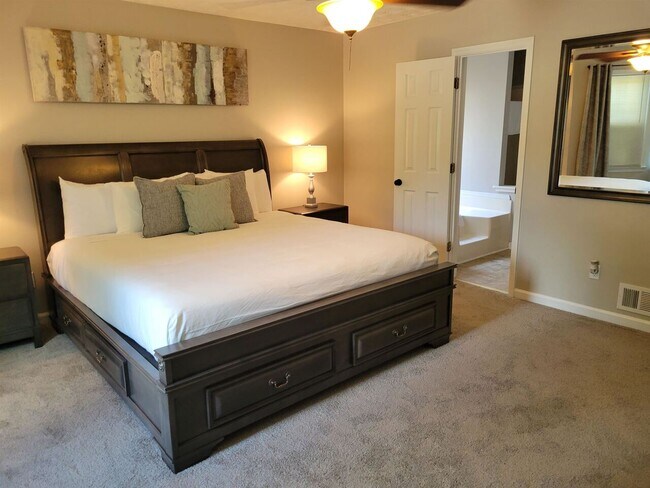 Building Photo - 1356 Velvet Creek Way SW