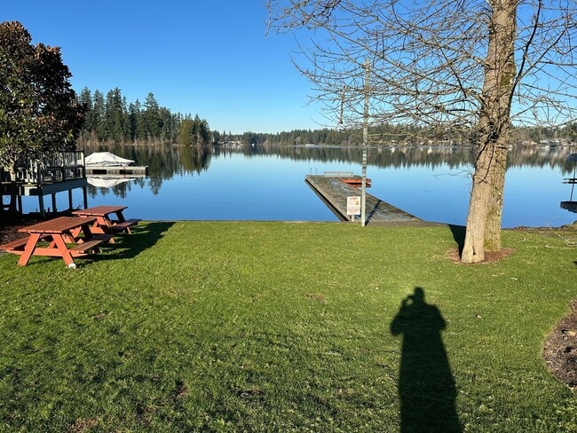 Building Photo - Gated Lakefront Rental Opportunity