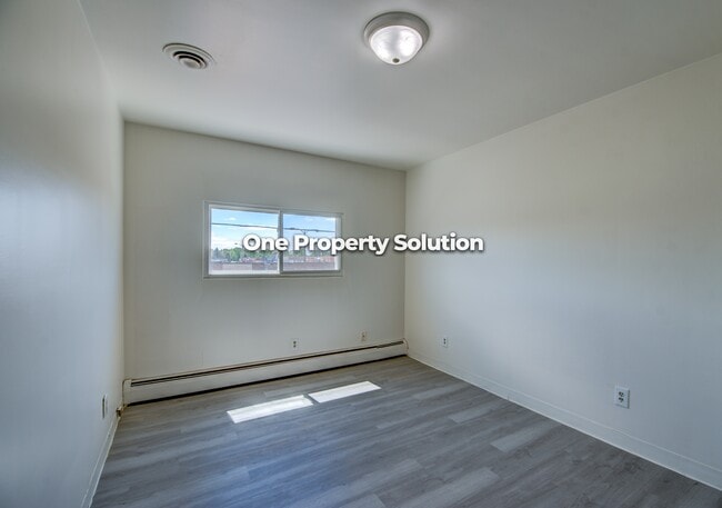 Building Photo - 5284 Broadway