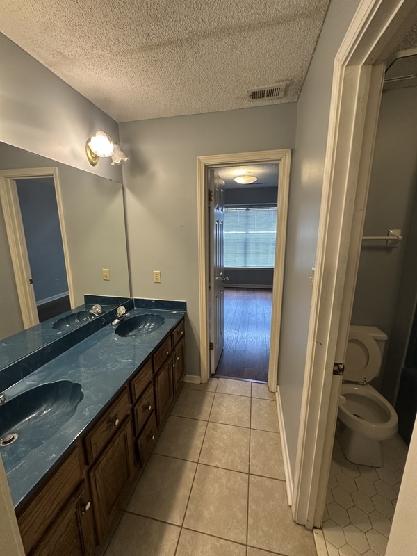 Building Photo - 8200 Town N Country Dr