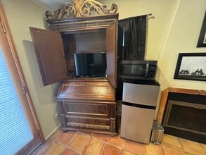 Building Photo - Quail Canyon Rd