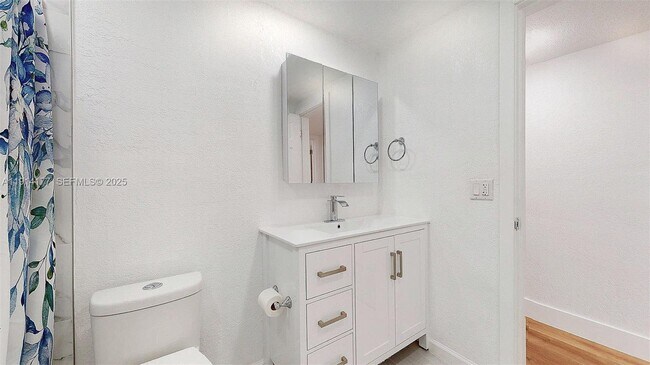 Building Photo - 1201 SW 42nd Ave